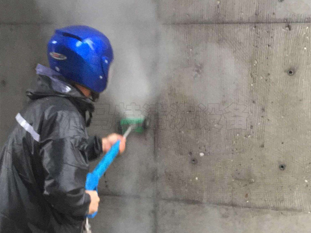 建筑墙面专用混凝土拉毛机使用现场