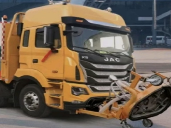 机场跑道除胶车