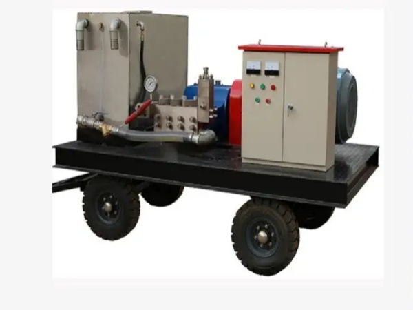 "高压水射流清洗机的技术优势与工业价值"